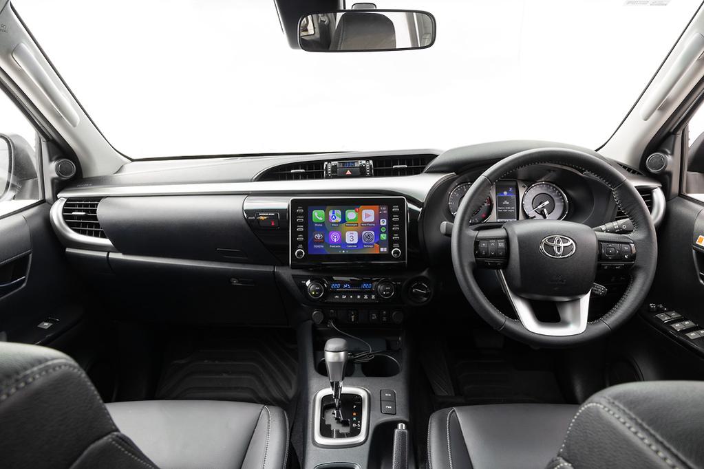 Toyota Hilux SR5 2023 image 6
