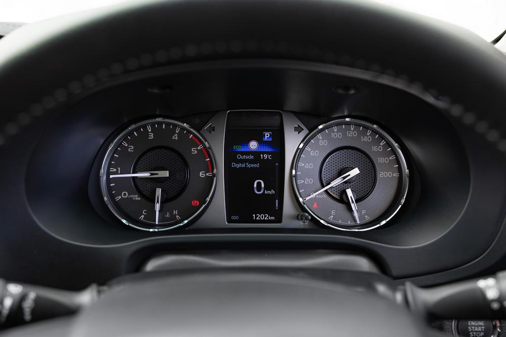 Toyota Hilux SR5 2023 image 11