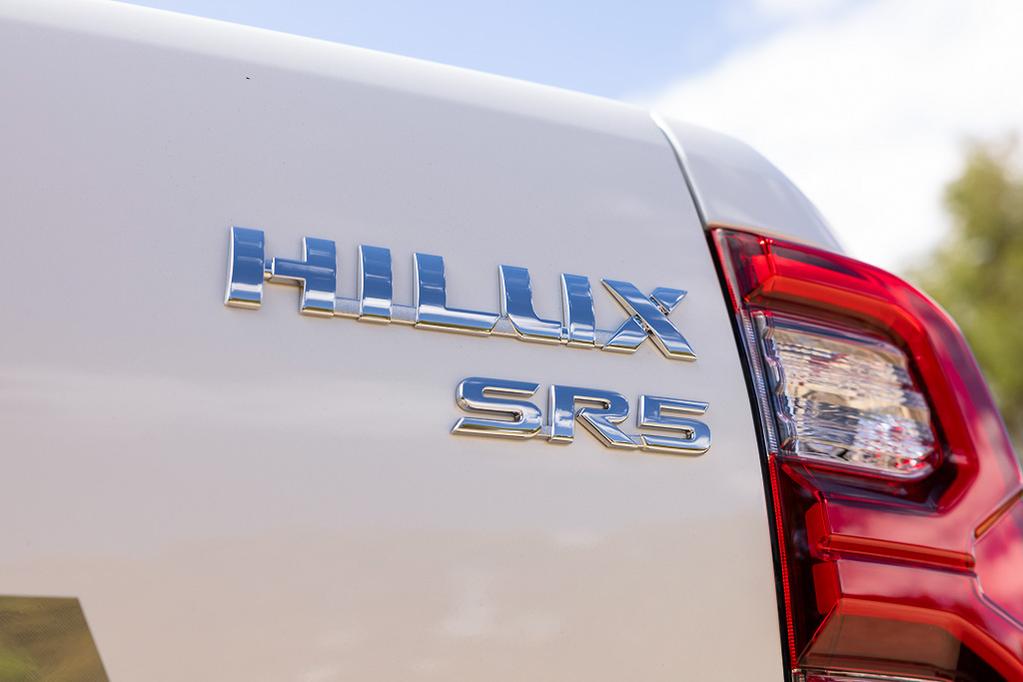 Toyota Hilux SR5 2023 image 16