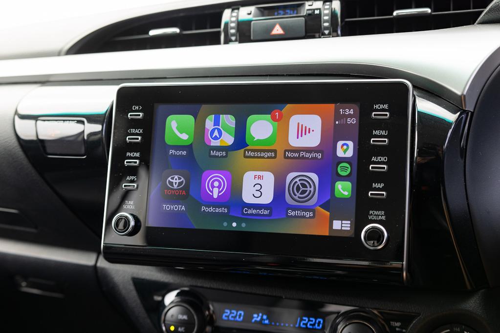 Toyota Hilux SR5 2023 image 10