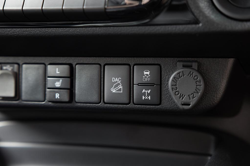 Toyota Hilux SR5 2023 image 12