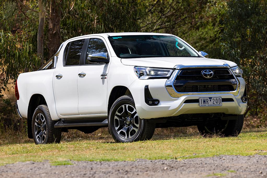 Toyota Hilux SR5 2023 image 3